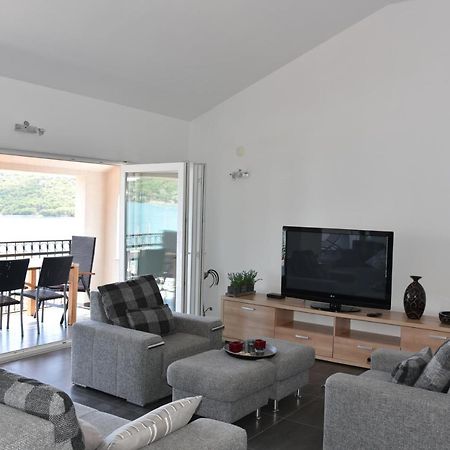 Villa Pina Appartment Chantos Tisno Exterior photo