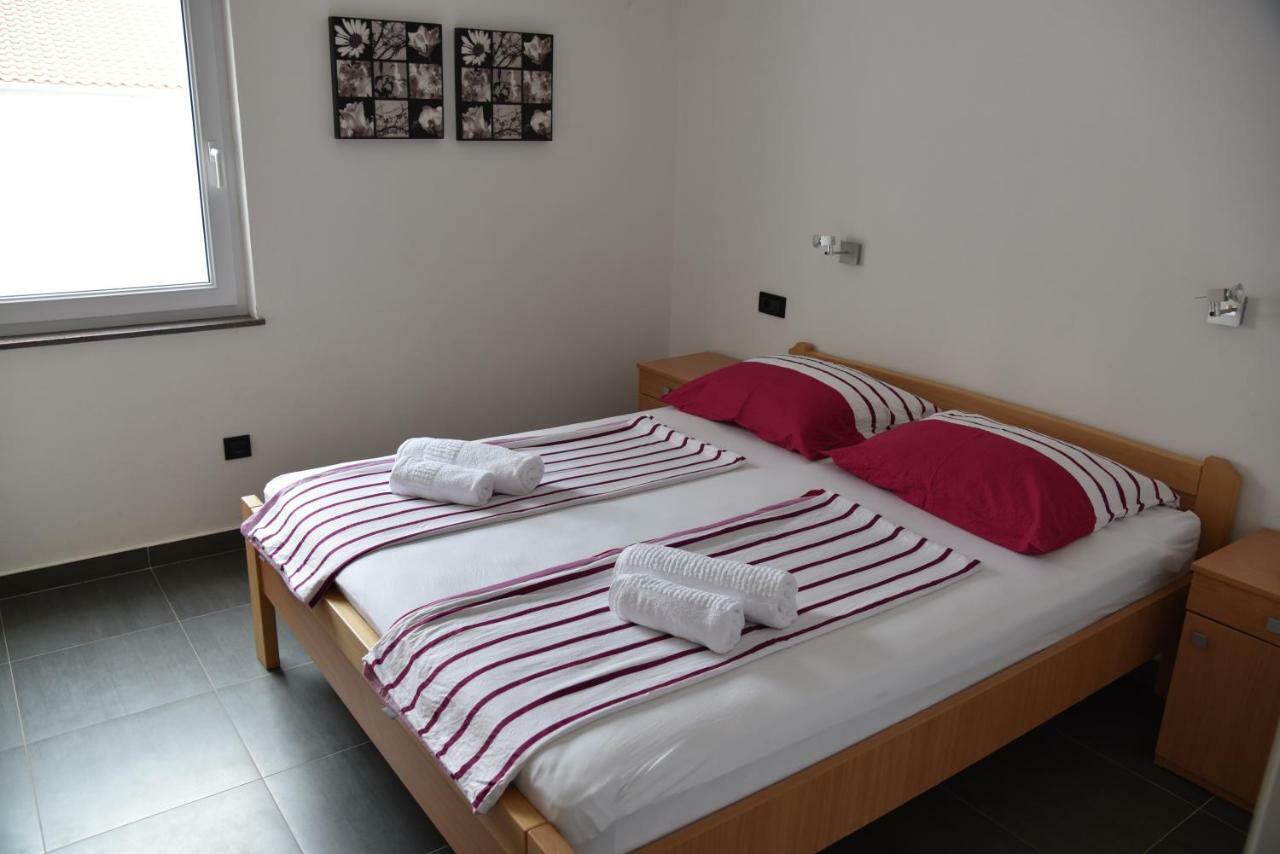 Villa Pina Appartment Chantos Tisno Exterior photo