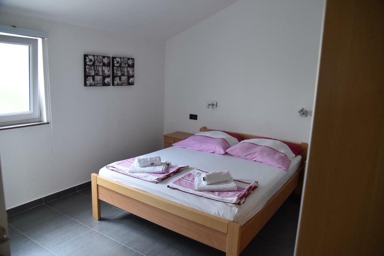 Villa Pina Appartment Chantos Tisno Exterior photo