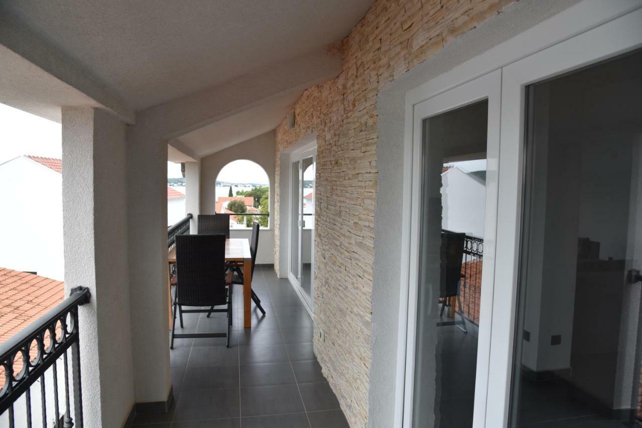 Villa Pina Appartment Chantos Tisno Exterior photo