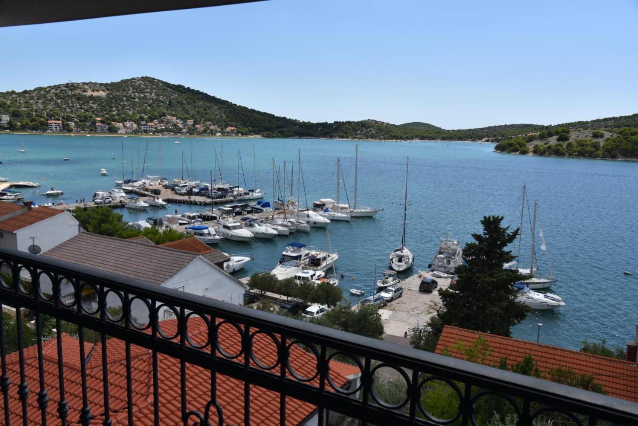 Villa Pina Appartment Chantos Tisno Exterior photo
