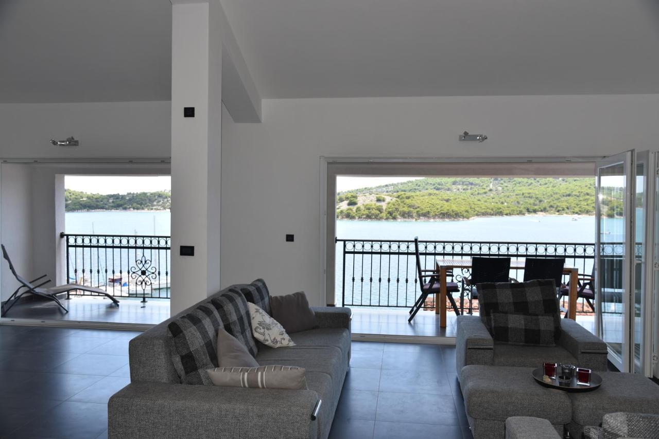Villa Pina Appartment Chantos Tisno Exterior photo